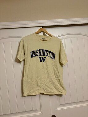 Washington Huskies T Shirt Adult Medium Gold Champion Short Sleeve Crew Neck